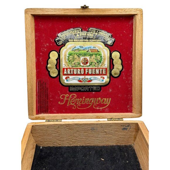 Hemingway Handmade Cigar Box - Signature Reserva Especial - Fancy Wood Stash Box - Picture 9 of 9